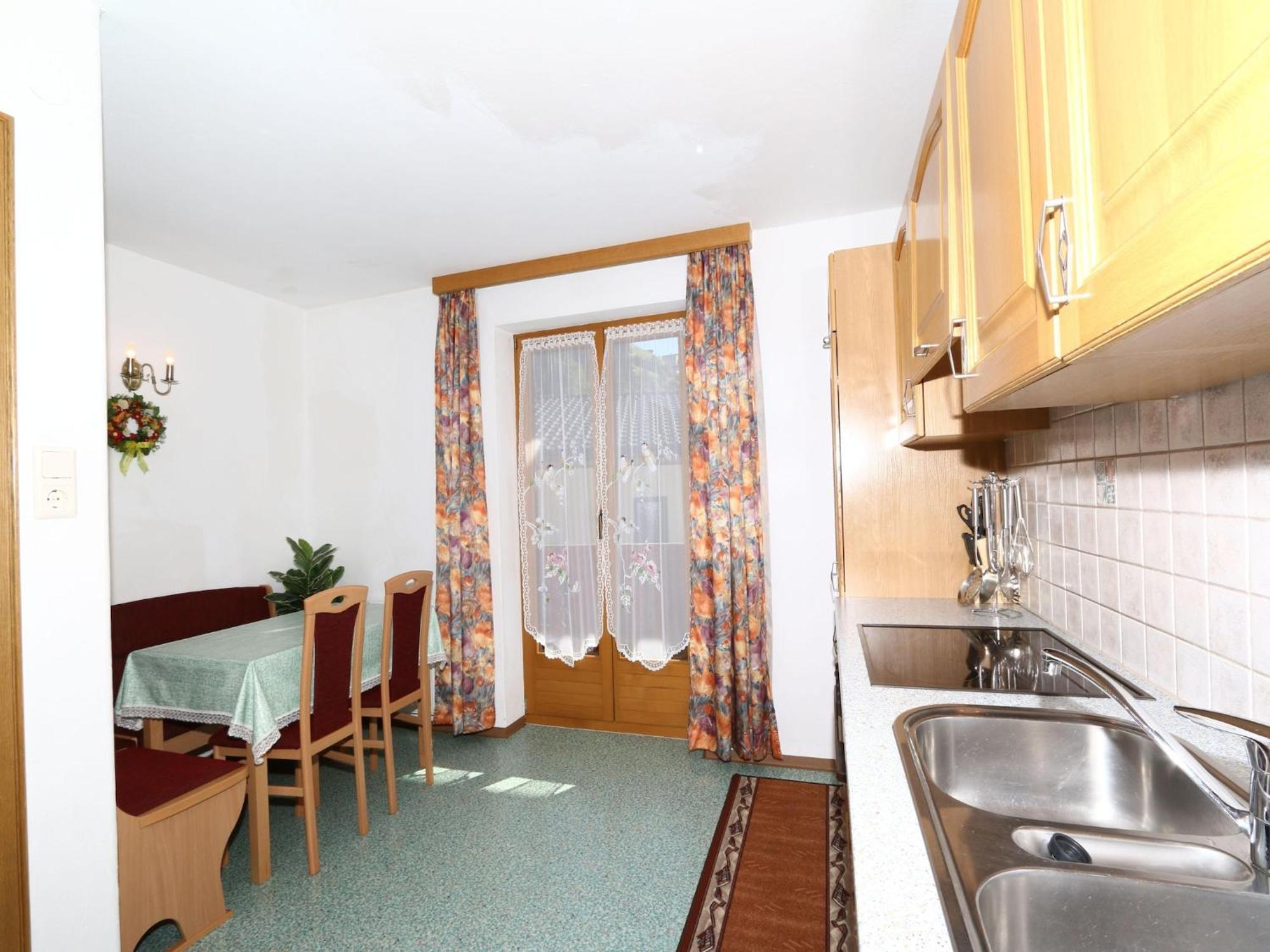 Apartment In Mayrhofen With A Balcony エクステリア 写真