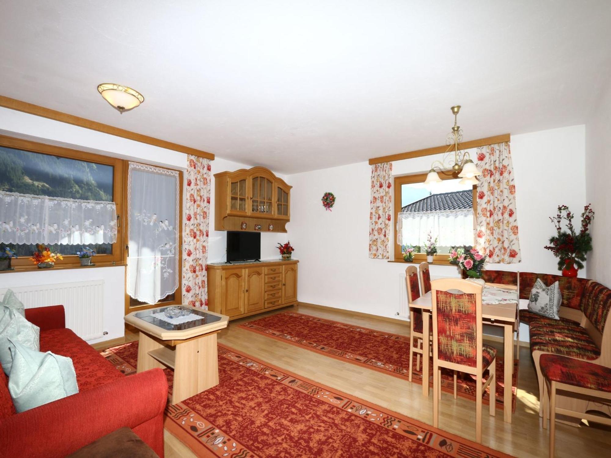 Apartment In Mayrhofen With A Balcony エクステリア 写真