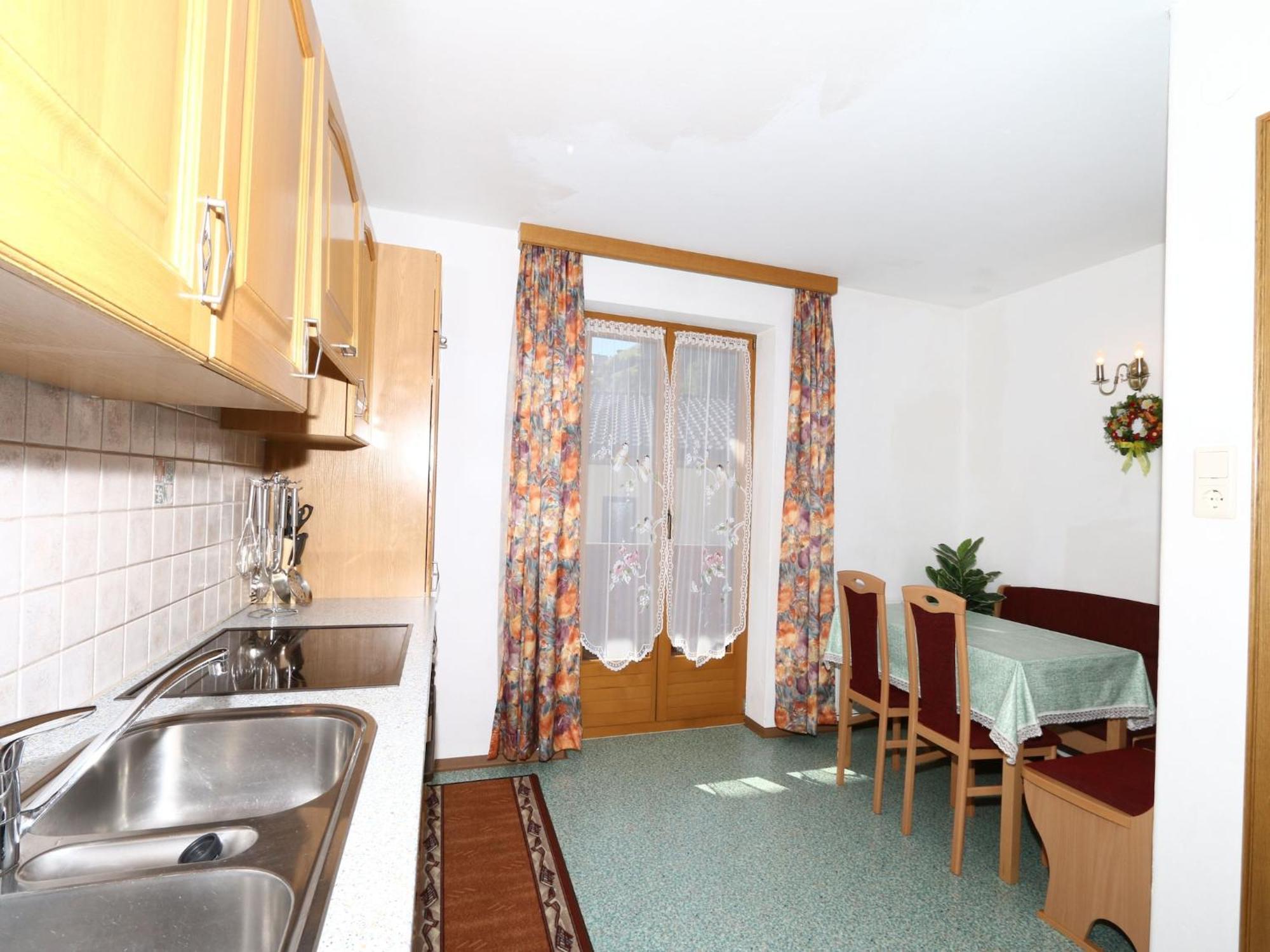 Apartment In Mayrhofen With A Balcony エクステリア 写真