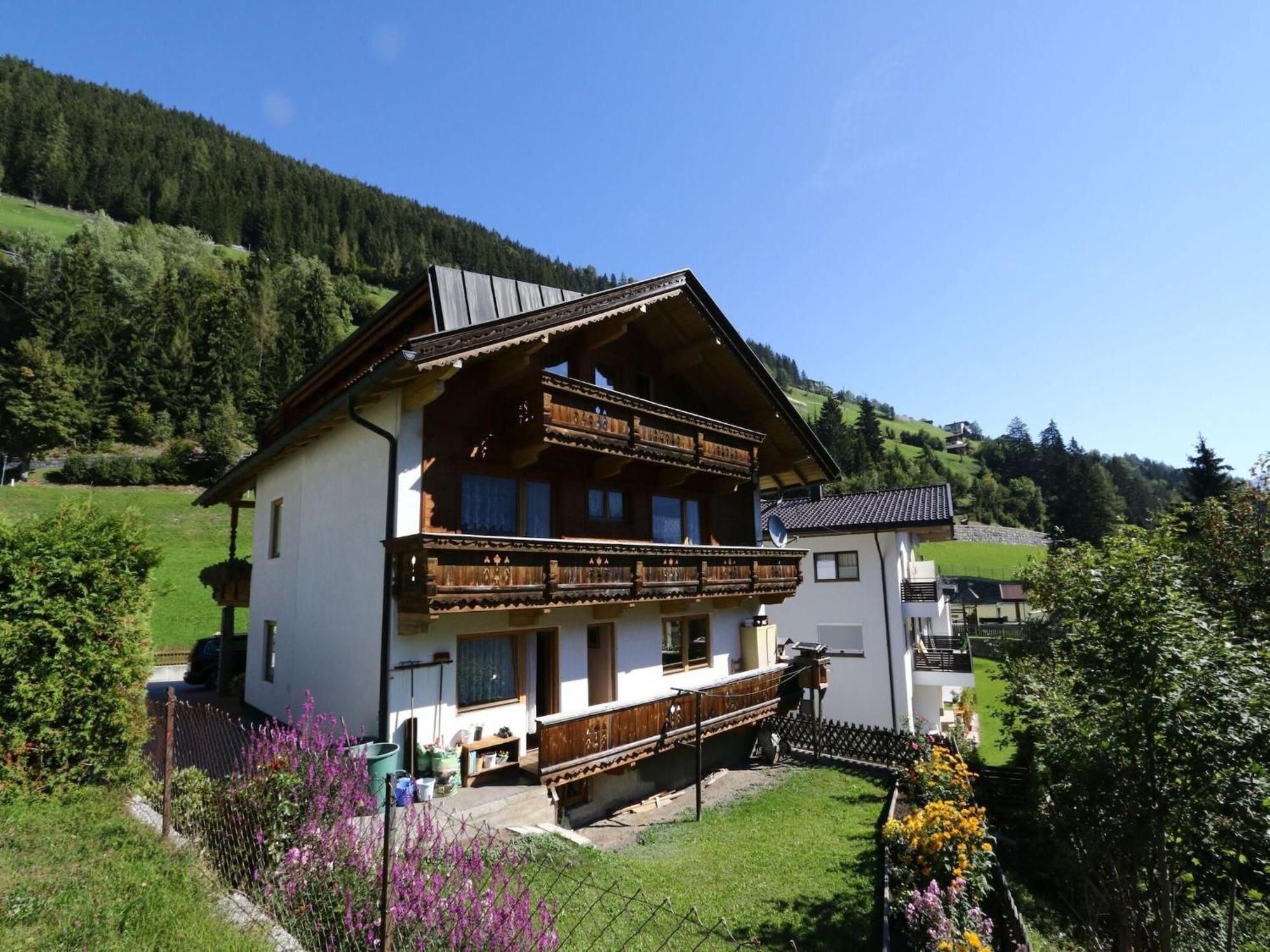Apartment In Mayrhofen With A Balcony エクステリア 写真