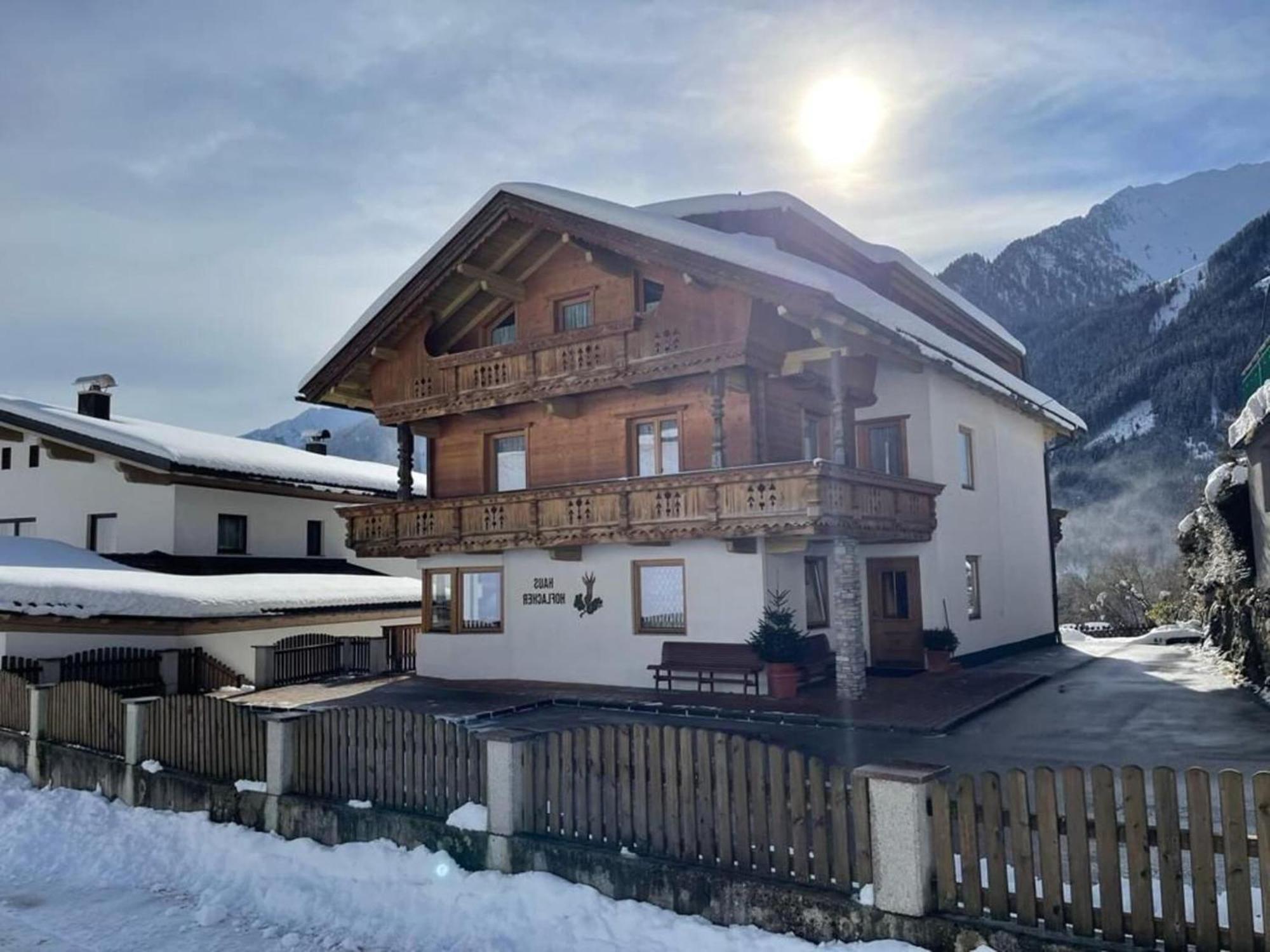Apartment In Mayrhofen With A Balcony エクステリア 写真