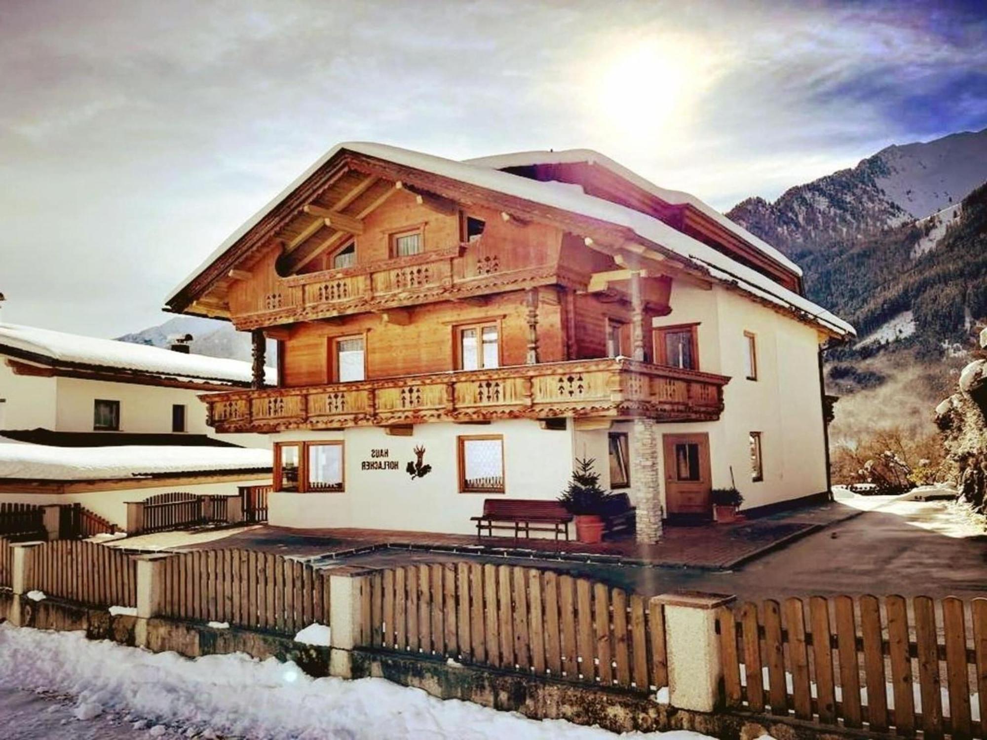 Apartment In Mayrhofen With A Balcony エクステリア 写真
