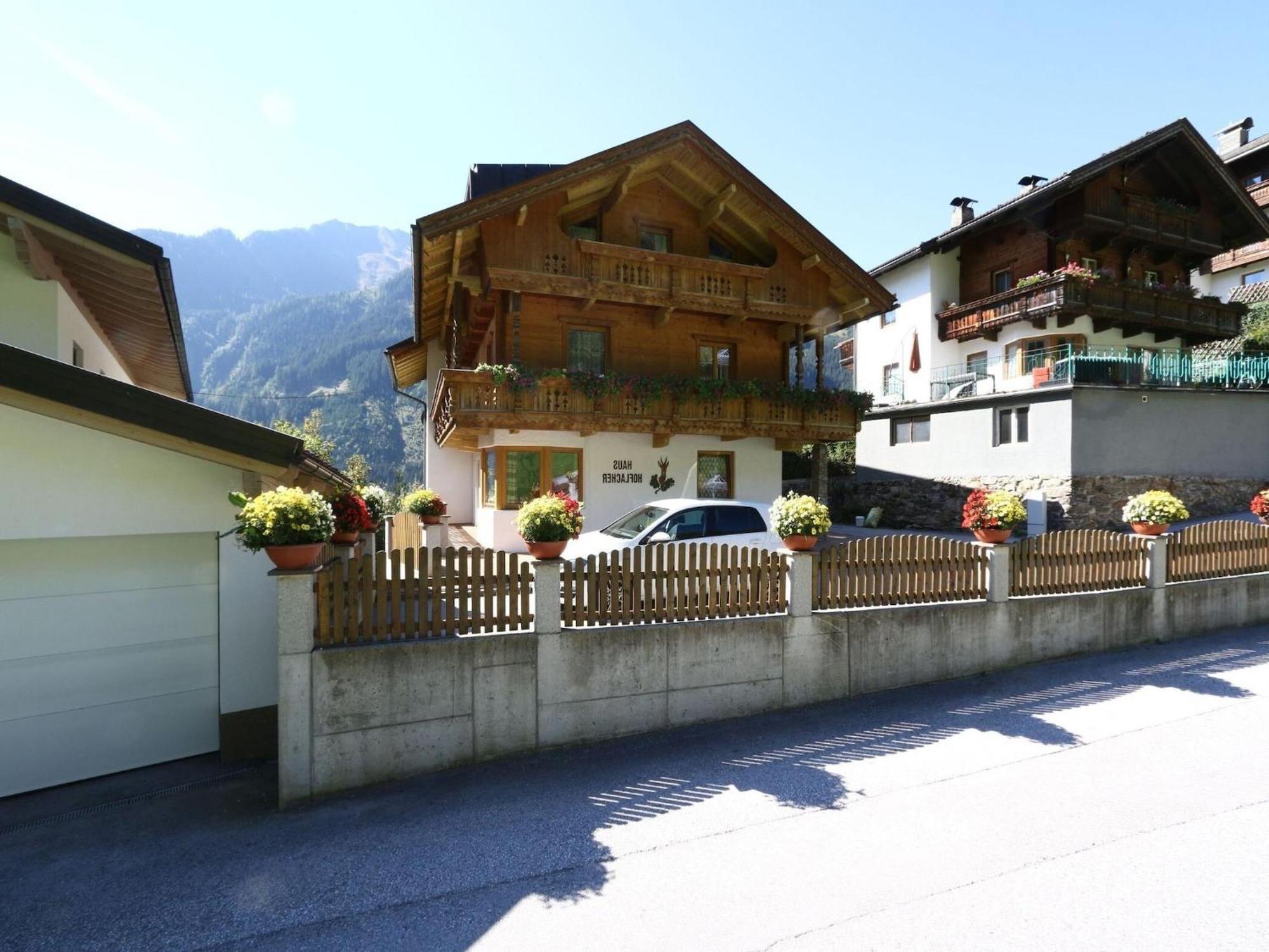 Apartment In Mayrhofen With A Balcony エクステリア 写真
