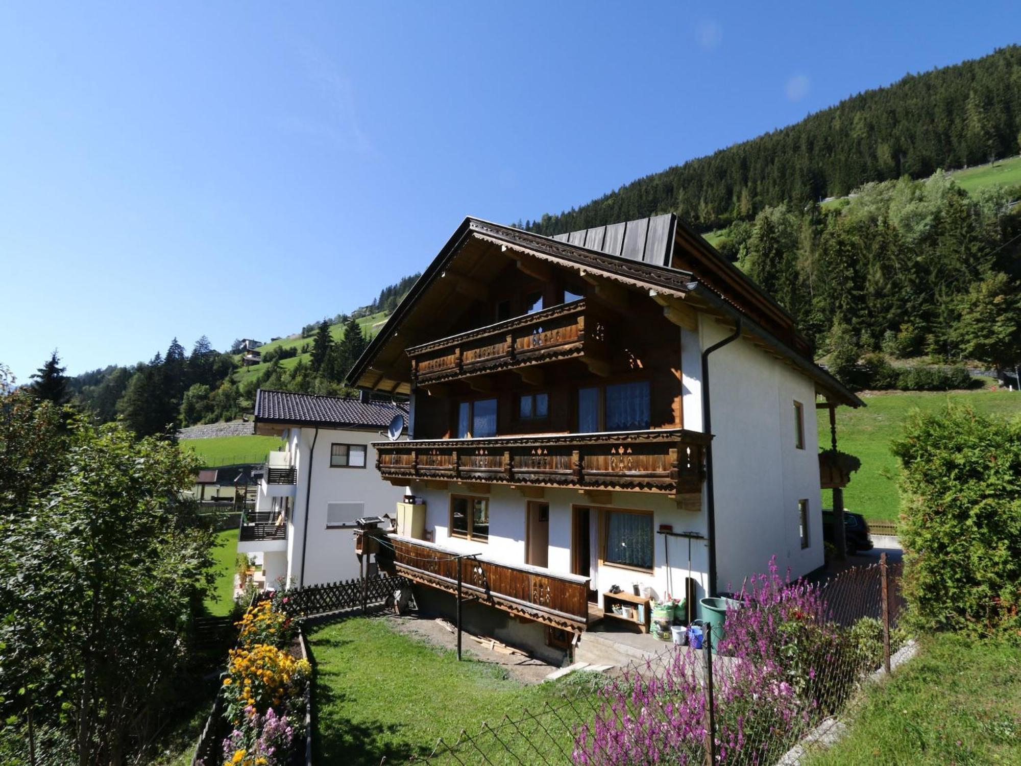 Apartment In Mayrhofen With A Balcony エクステリア 写真